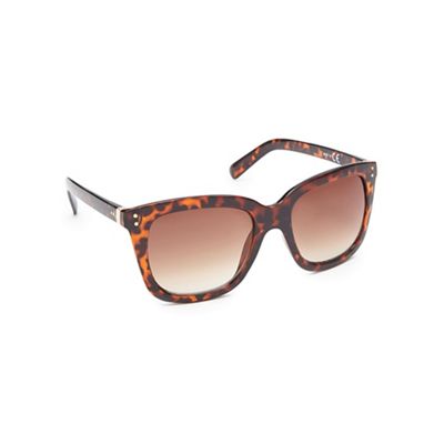 Light brown tortoise shell oversizes D-frame sunglasses